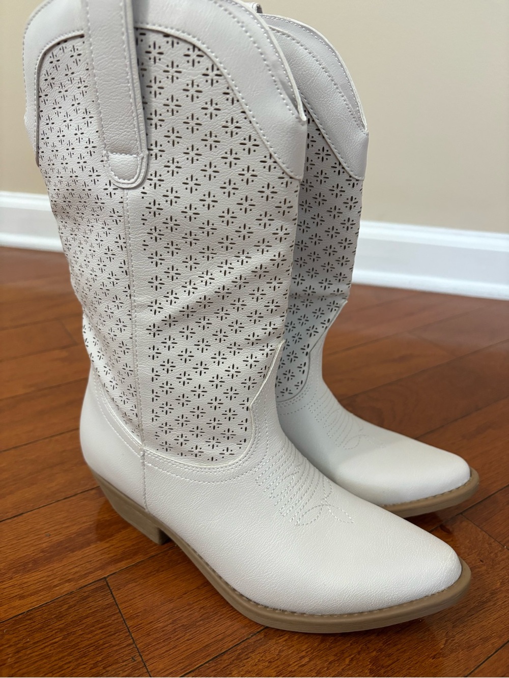 Me Too Women’s Daphne Cream Western Cowboy Boots size 6